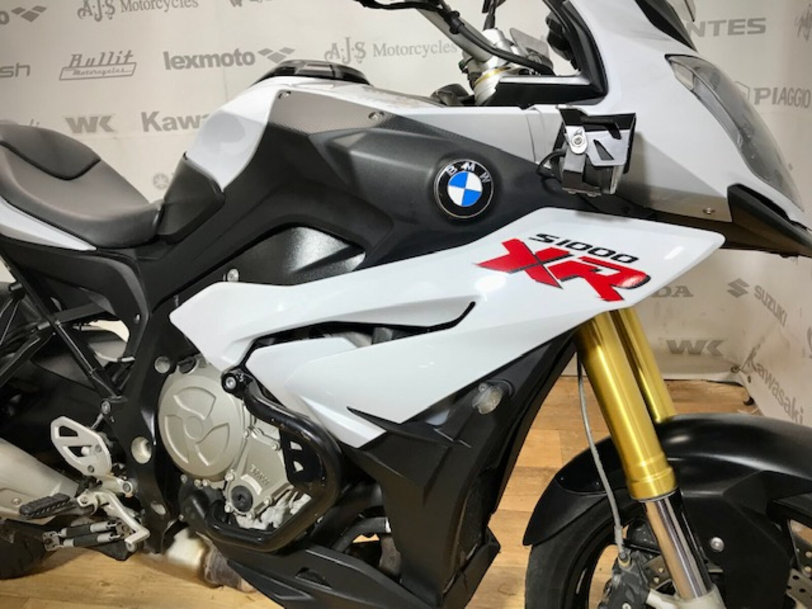 15 XR1000 close